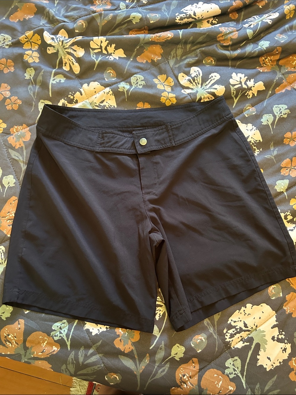 Women’s Reef Black Performance Shorts Sz S, inseam 6”